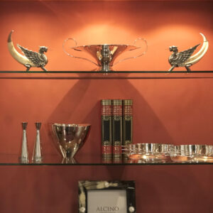 Alternative view of Griffon with tooth boar