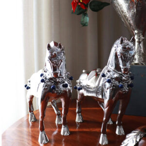 Alternative view of Horse with lapis lazuli beads