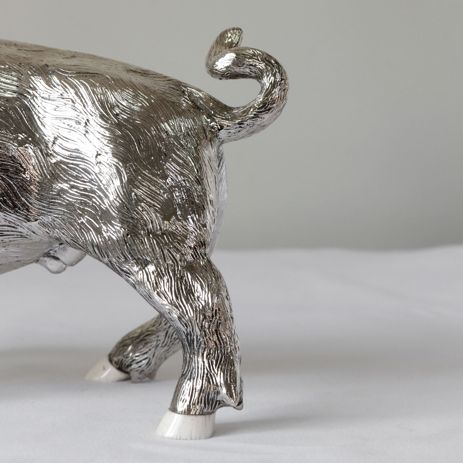 Javali com adornos marfim - Image 3