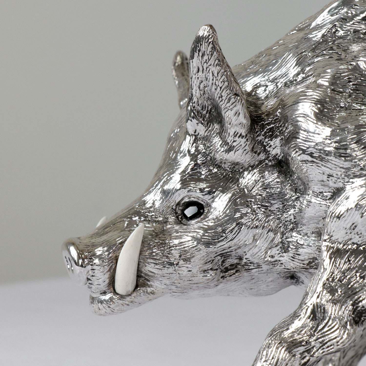 Javali com adornos marfim - Image 4