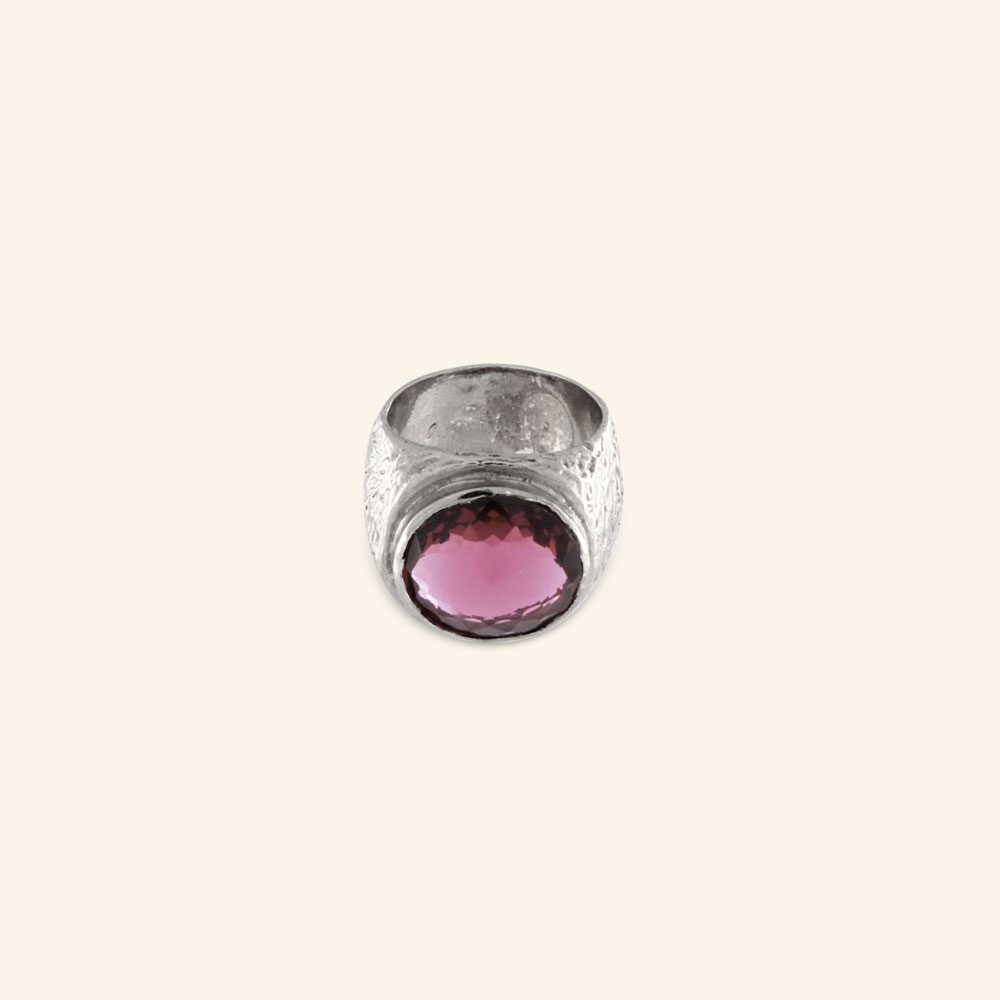 Ring with pink stone
