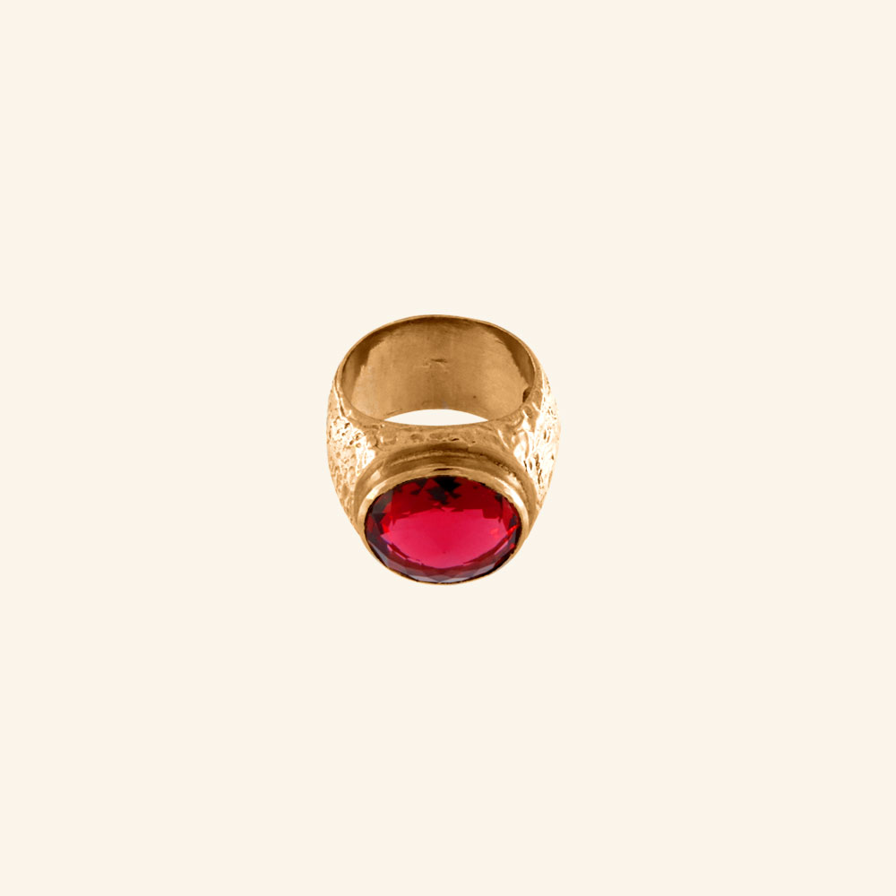 Ring with red stone gold plated
