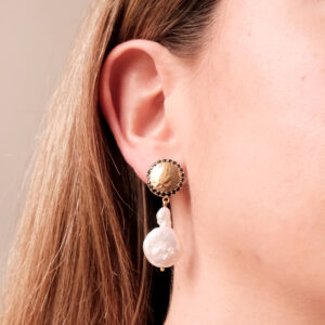 Alternative view of Pair of gold plated earrings disc with pearl
