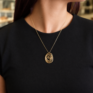 Alternative view of Colar pendente espiral