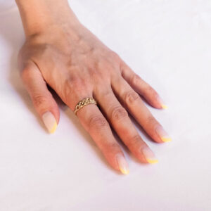 Alternative view of Anel corrente S dourado