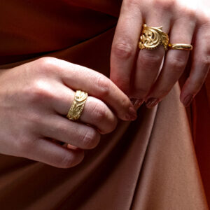 Alternative view of Anel luz dourado