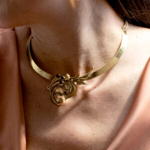 Alternative view of Colar luz dourado