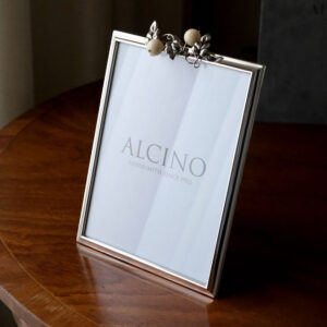 Moldura em prata e madeira