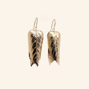 Par de brincos folhas duplas