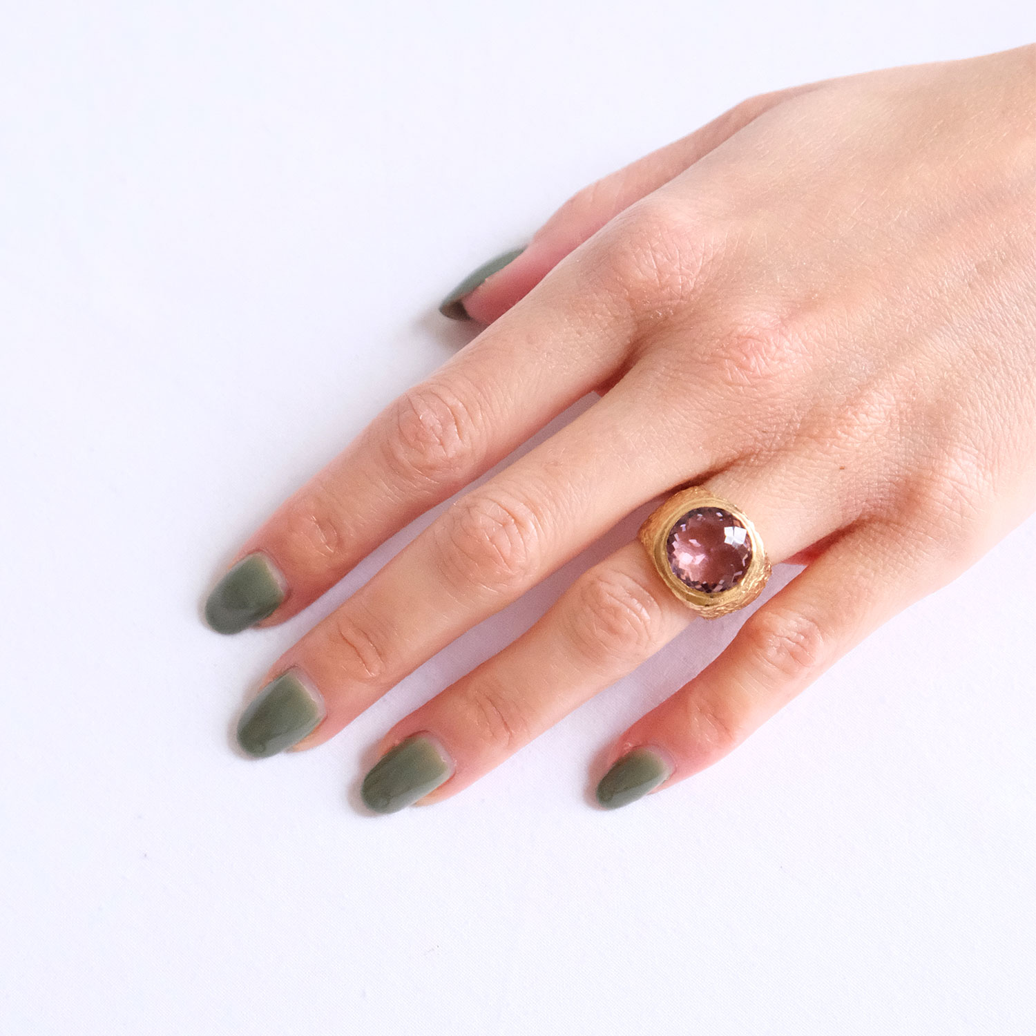 Anel com pedra rosa dourado - Image 2