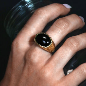 Alternative view of Anel com onix  dourado