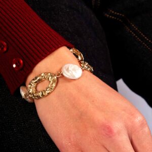 Alternative view of Pulseira lava com madrepérola dourada