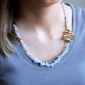 Alternative view of Colar wood com calcedonias dourado