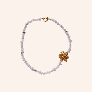 Colar wood com calcedonias dourado