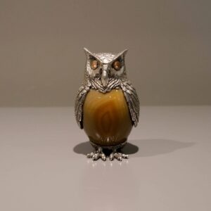 Alternative view of Owl with agate