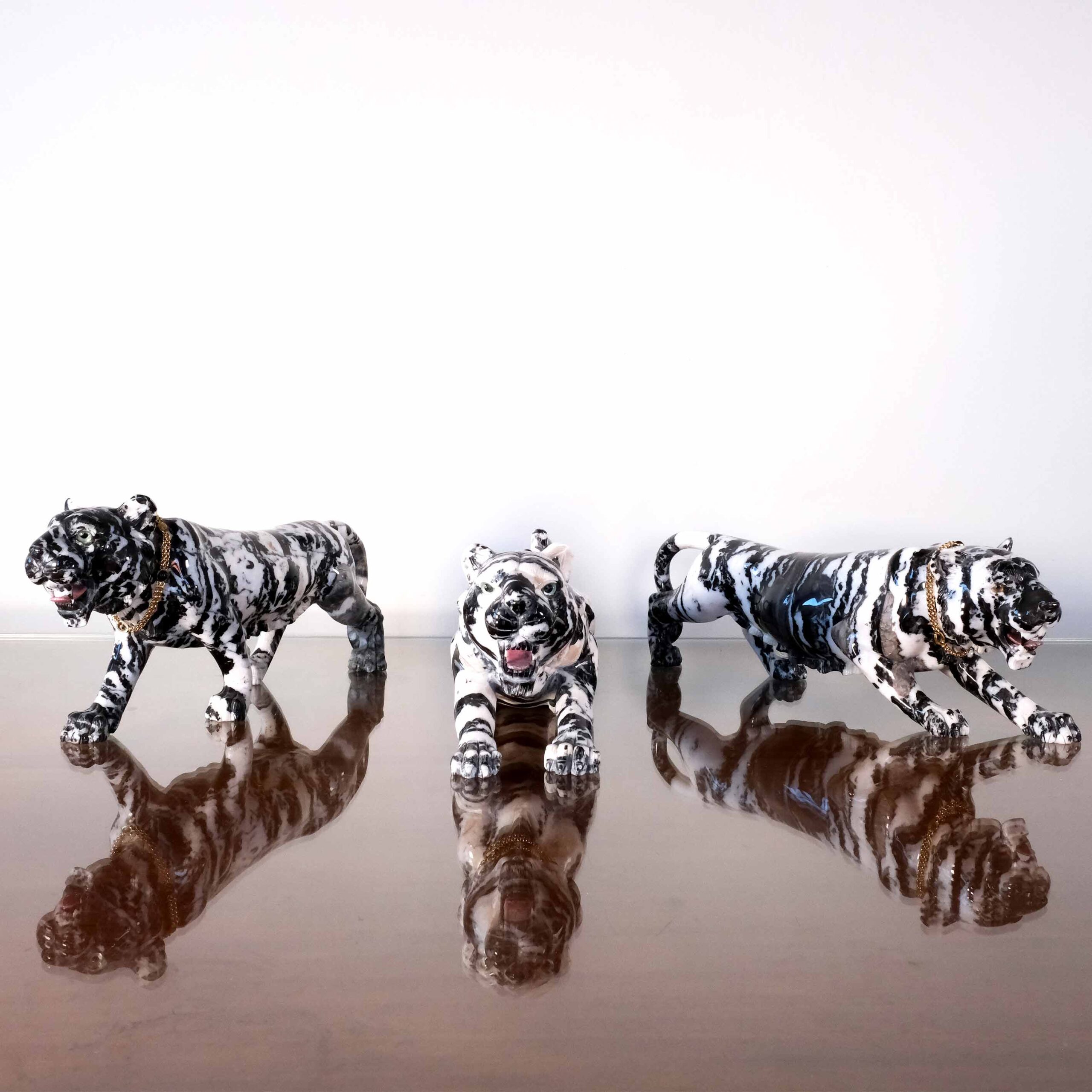 Tigre em pedra jaspe zebra com colar em prata dourada - Image 4