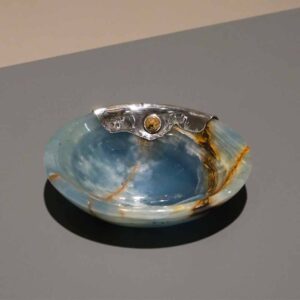 Alternative view of Taça de onyx azul com quartzo rutilado