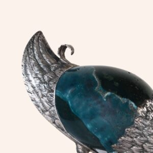 Alternative view of Pato com ovo de jaspe oceânico