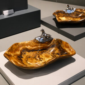 Alternative view of Taça aragonite com cavalo