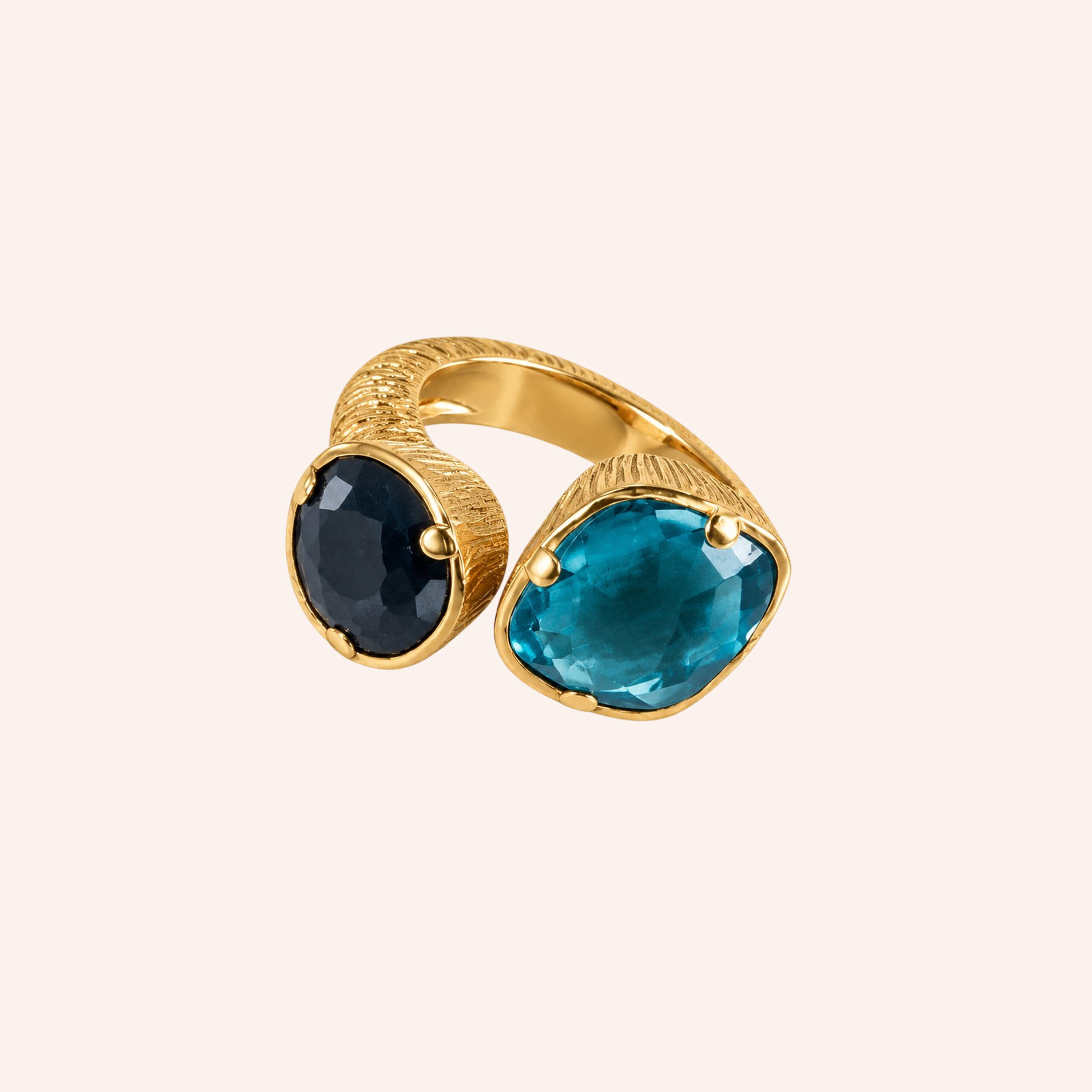 Anel água topázio e onyx dourado