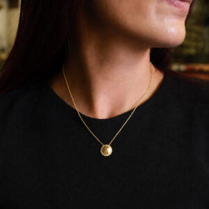Alternative view of Colar disco dourado
